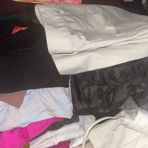 RESELLERS Woman’s Athletic Sports Death pile box 7 items lulu, Nike & more! - Picture 9 of 10